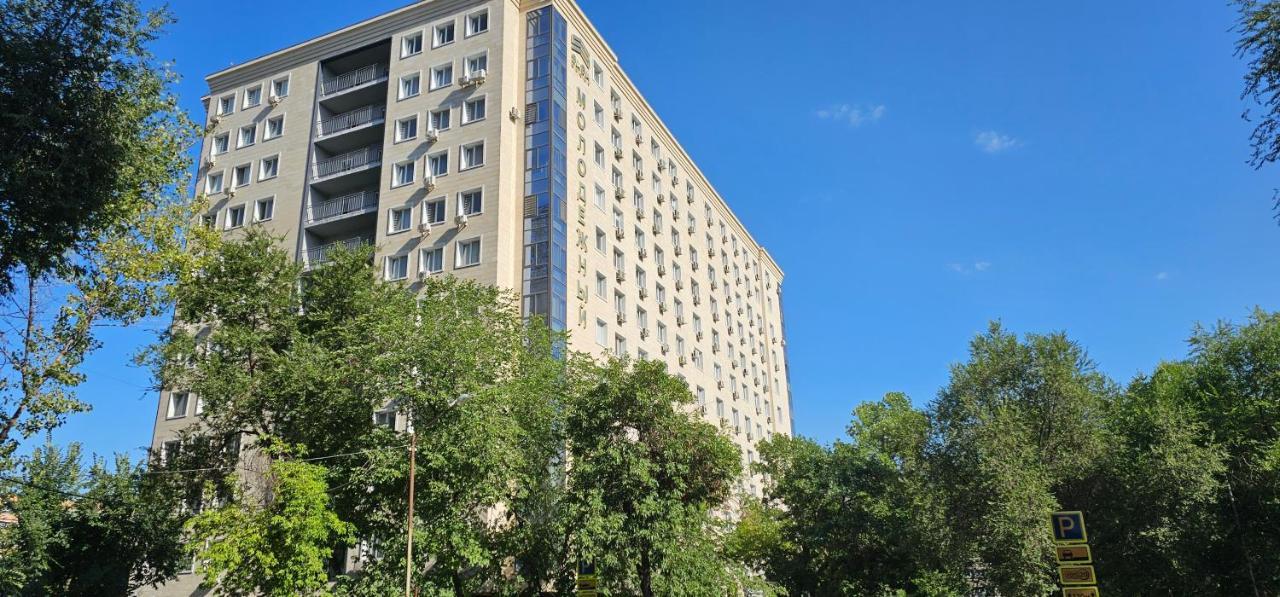 One Bedroom Apartment Next To Arbat In The Heart Of Almatý Exterior foto