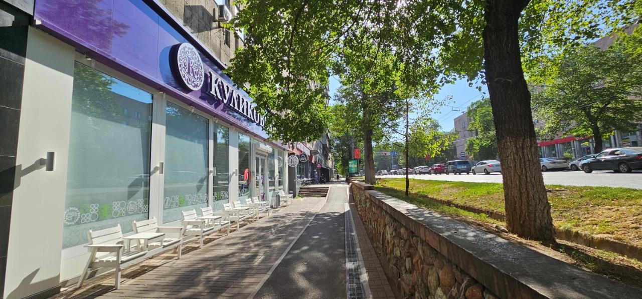 One Bedroom Apartment Next To Arbat In The Heart Of Almatý Exterior foto