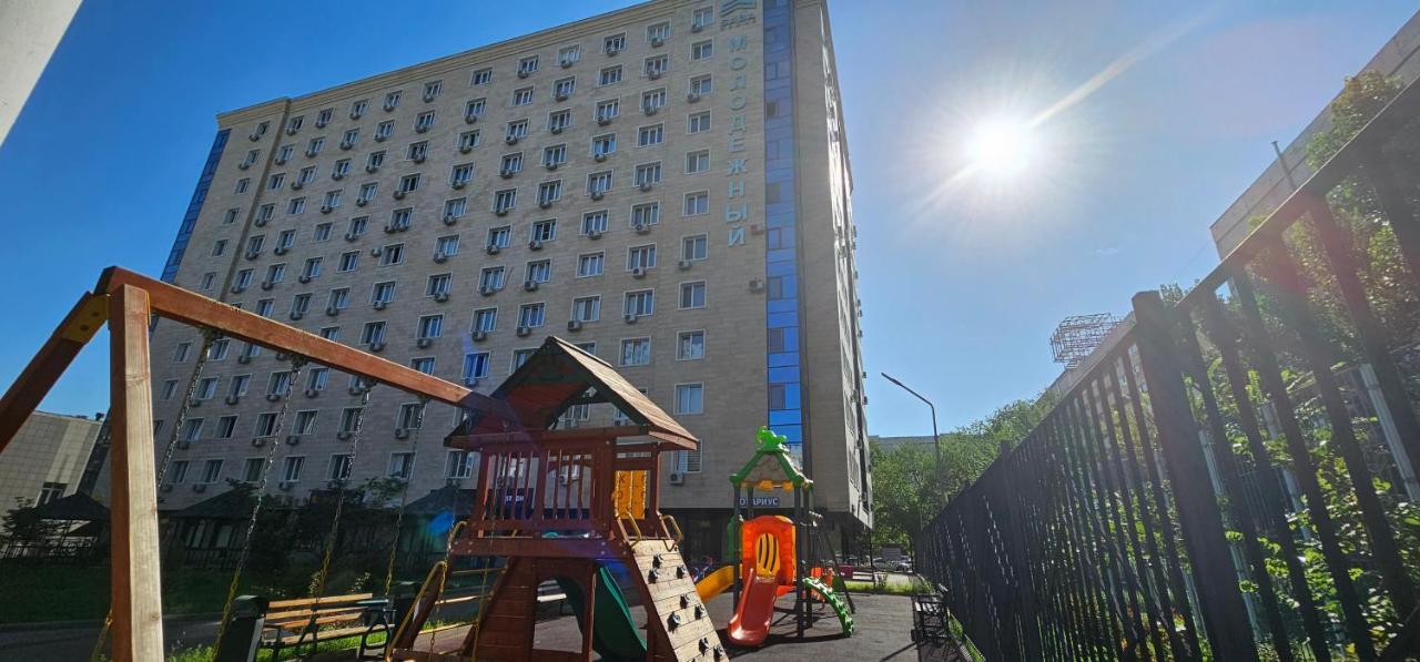 One Bedroom Apartment Next To Arbat In The Heart Of Almatý Exterior foto
