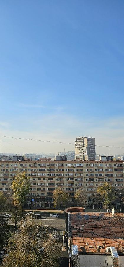 One Bedroom Apartment Next To Arbat In The Heart Of Almatý Exterior foto